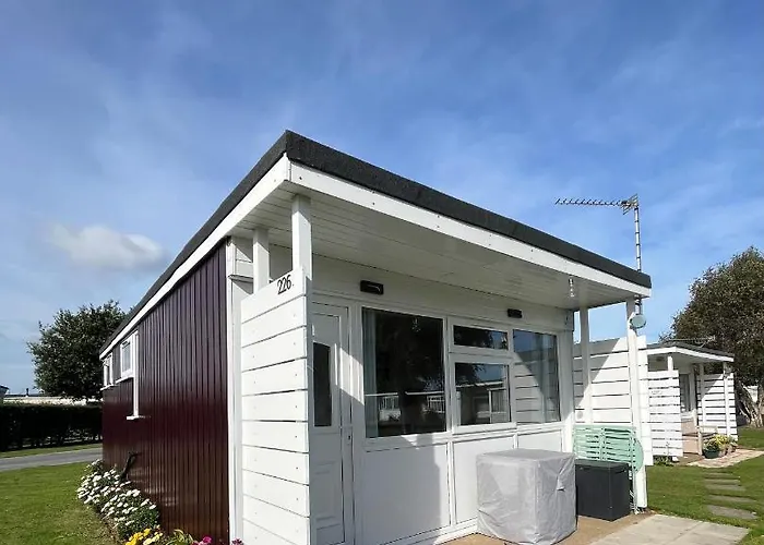 226, Sundowner Holiday Park, Hemsby - Two Bed Detached Chalet, Sleeps Four, Bed Linen And Towels Included Plus Free Wifi - Pets Welcome