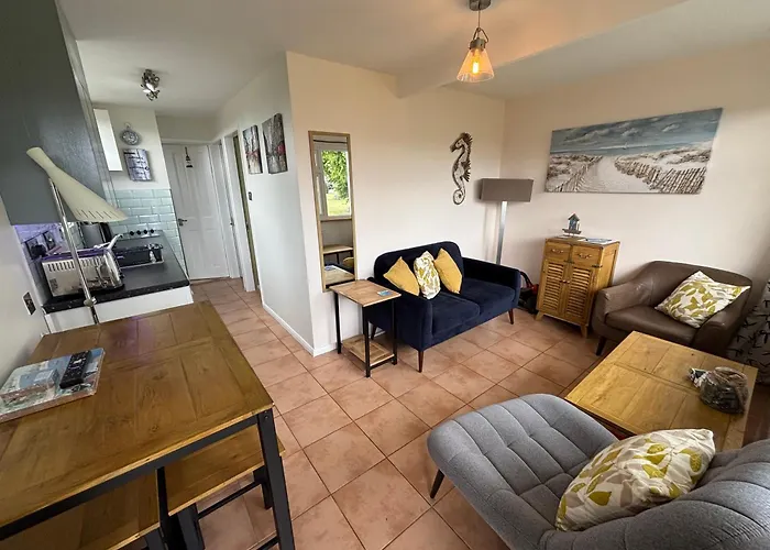 226, Sundowner Holiday Park, Hemsby - Two Bed Detached Chalet, Sleeps Four, Bed Linen And Towels Included Plus Free Wifi - Pets Welcome