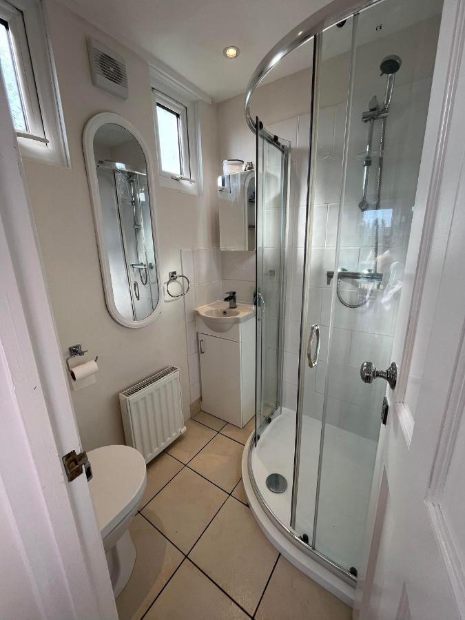 Chalet 226, Sundowner Park, - Two Bed Detached Chalet, Sleeps Four, Bed Linen And Towels Included Free Wifi - Pets Welcome *
