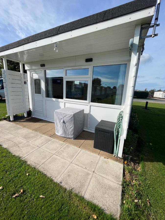 Chalet 226, Sundowner Park, - Two Bed Detached Chalet, Sleeps Four, Bed Linen And Towels Included Free Wifi - Pets Welcome