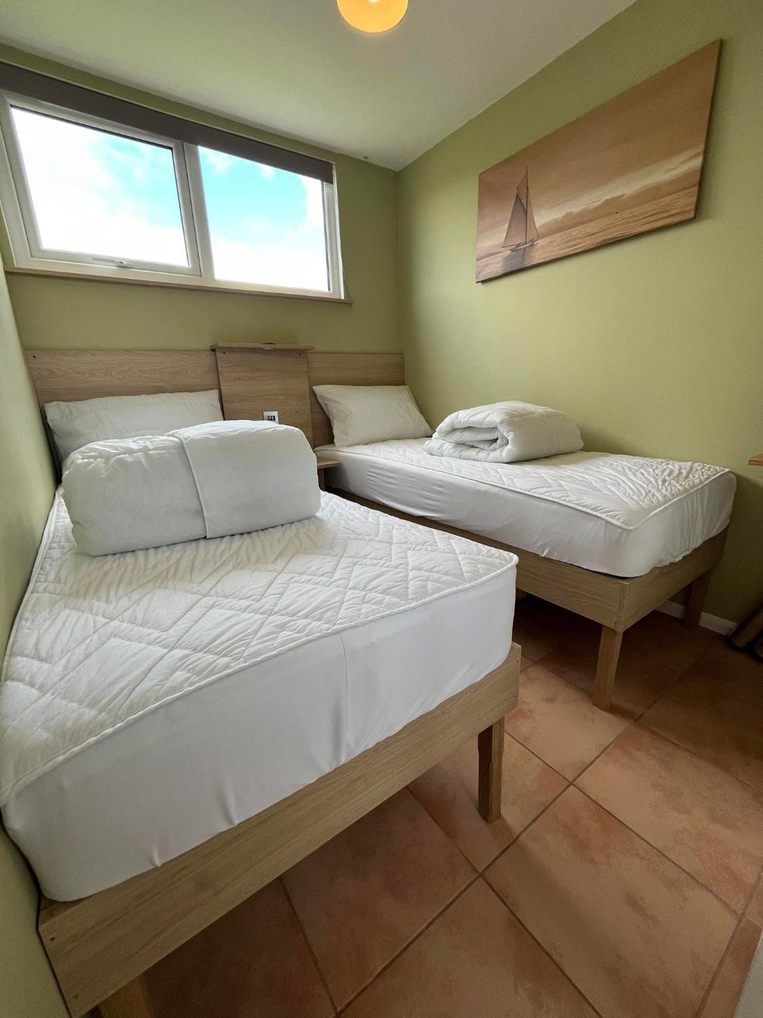 226, Sundowner Park, - Two Bed Detached Chalet, Sleeps Four, Bed Linen And Towels Included Free Wifi - Pets Welcome