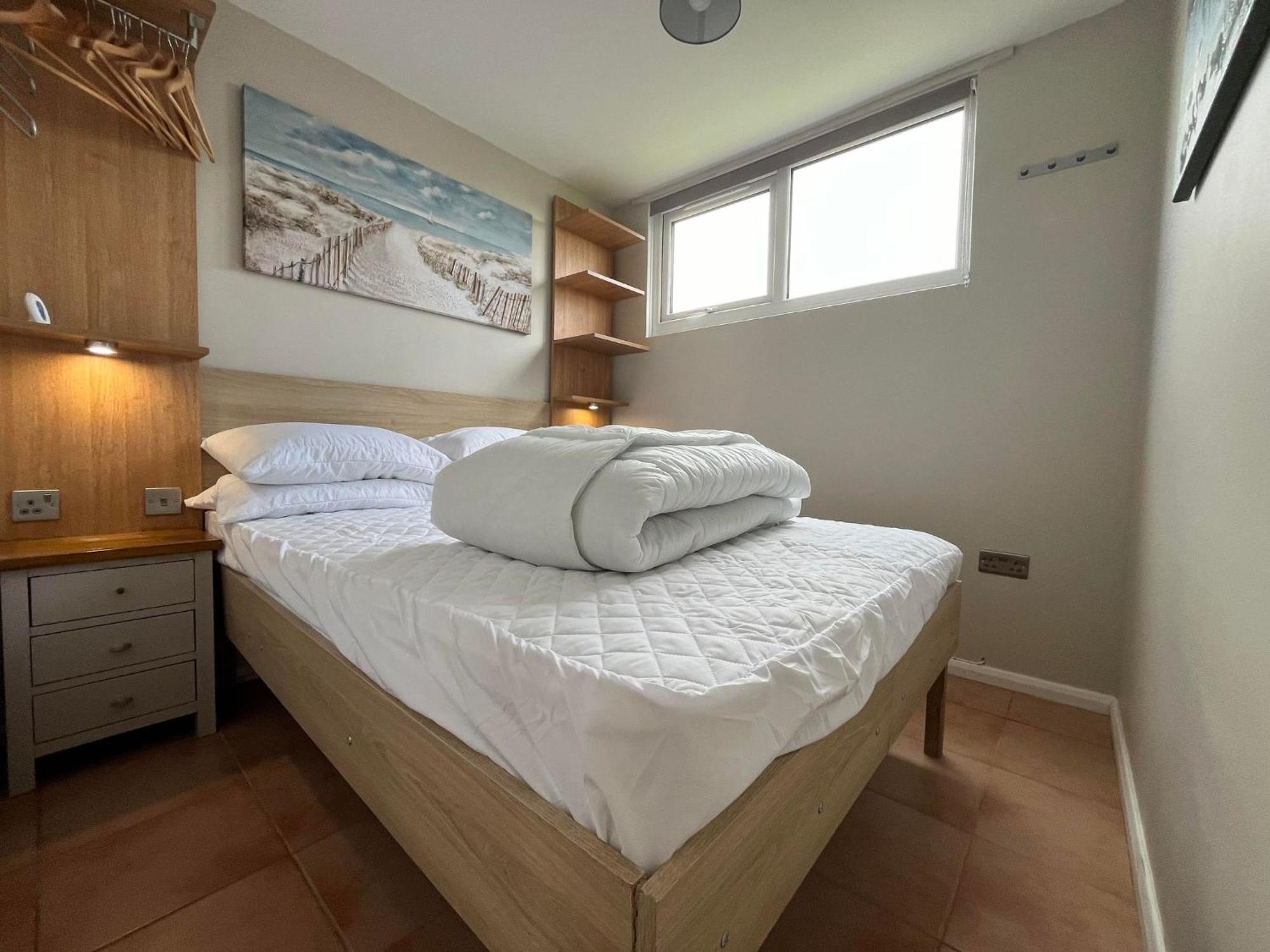 226, Sundowner Park, - Two Bed Detached Chalet, Sleeps Four, Bed Linen And Towels Included Free Wifi - Pets Welcome *