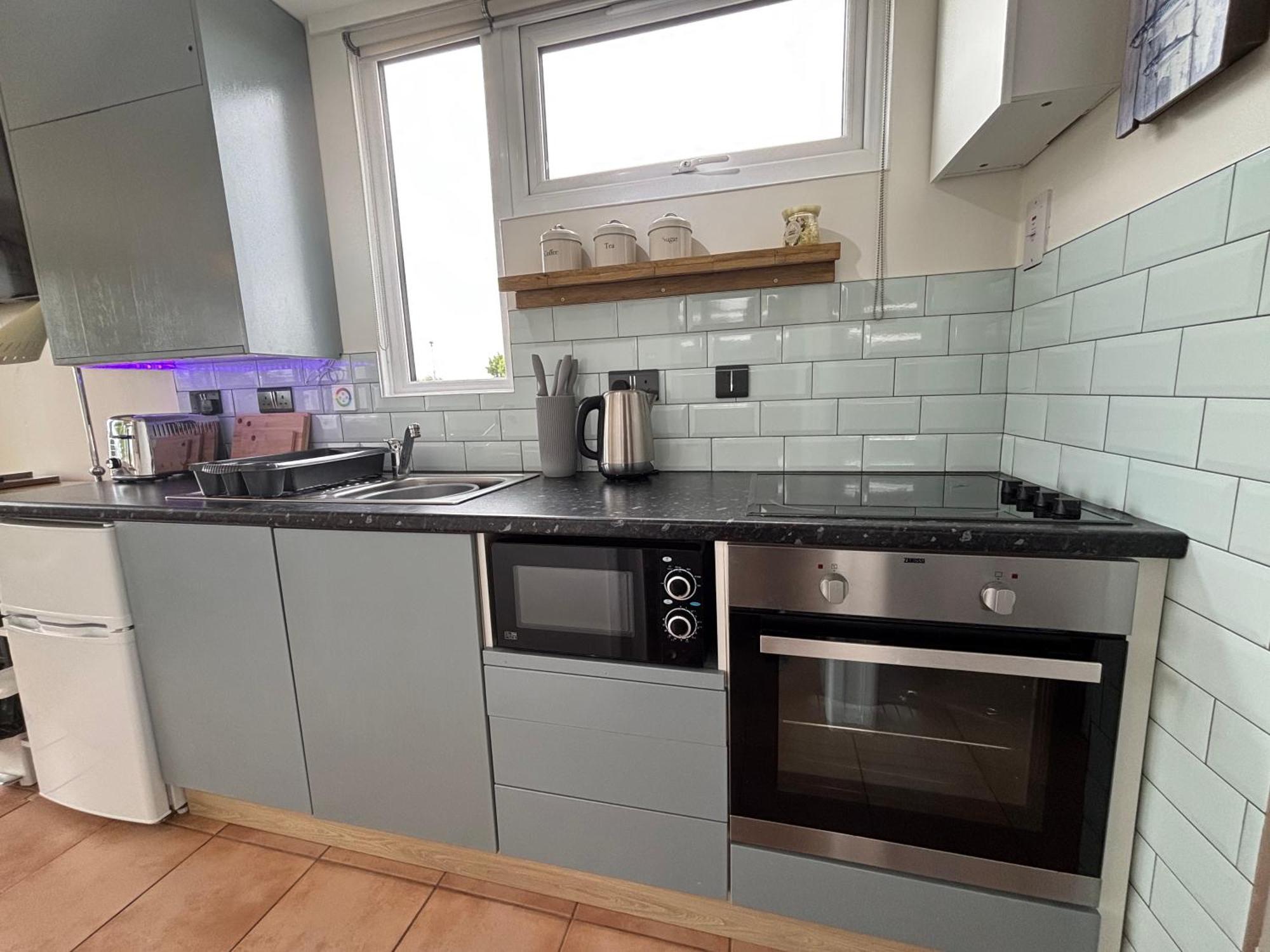 226, Sundowner Park, - Two Bed Detached Chalet, Sleeps Four, Bed Linen And Towels Included Free Wifi - Pets Welcome