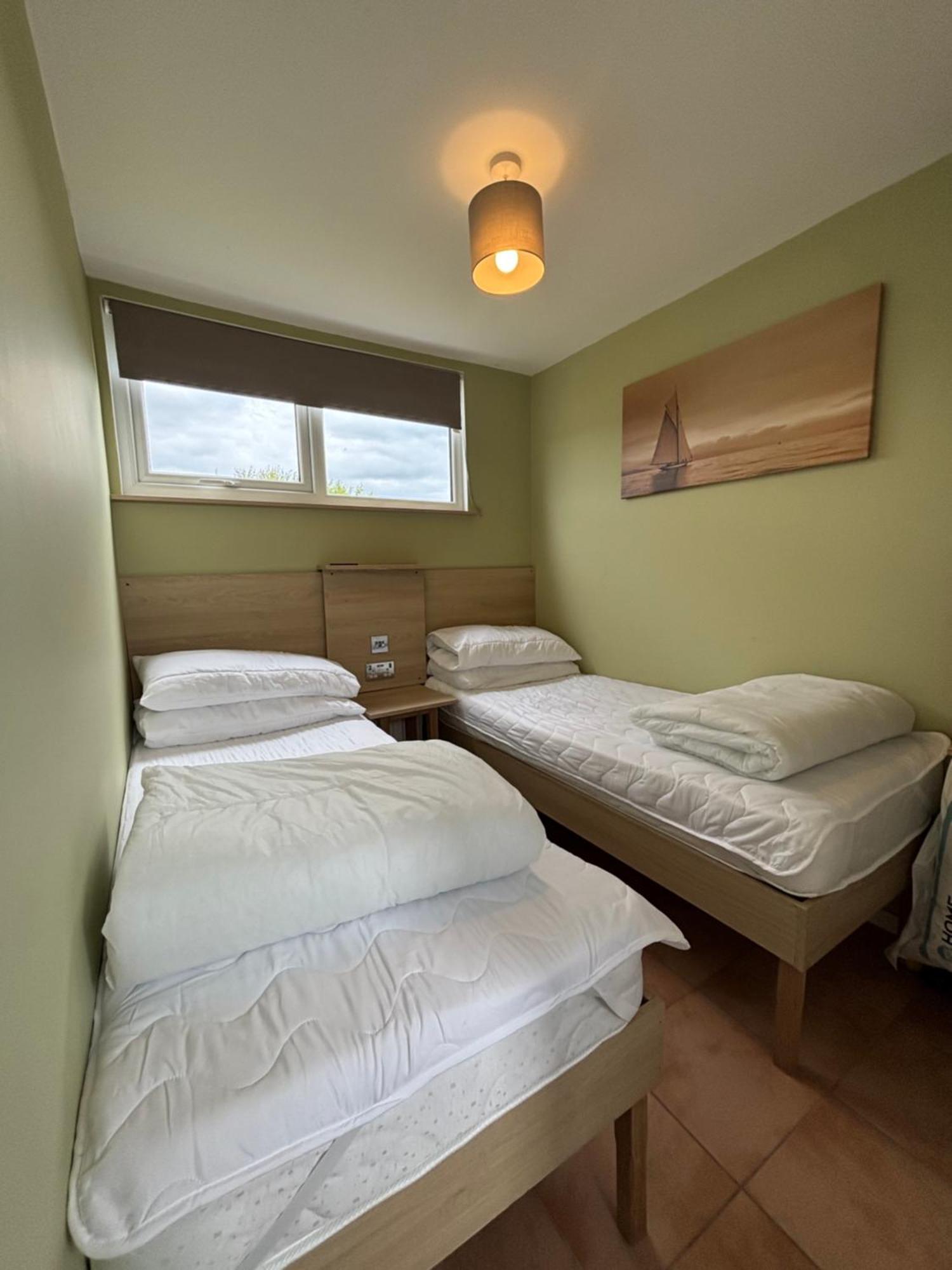 Chalé 226, Sundowner Park, - Two Bed Detached Chalet, Sleeps Four, Bed Linen And Towels Included Free Wifi - Pets Welcome