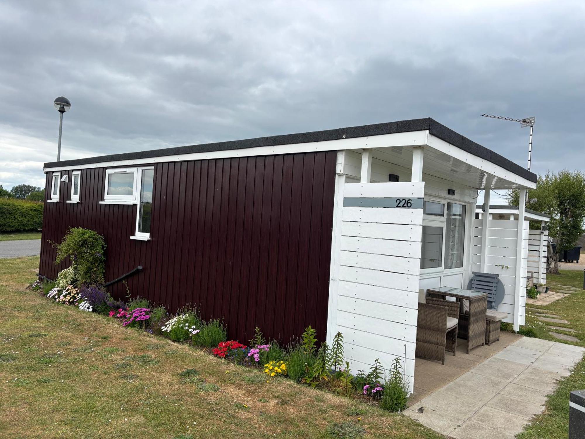 226, Sundowner Park, - Two Bed Detached Chalet, Sleeps Four, Bed Linen And Towels Included Free Wifi - Pets Welcome Hemsby